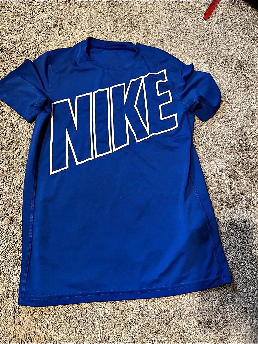 Nike Short Sleeve Graphic Tee in Blue